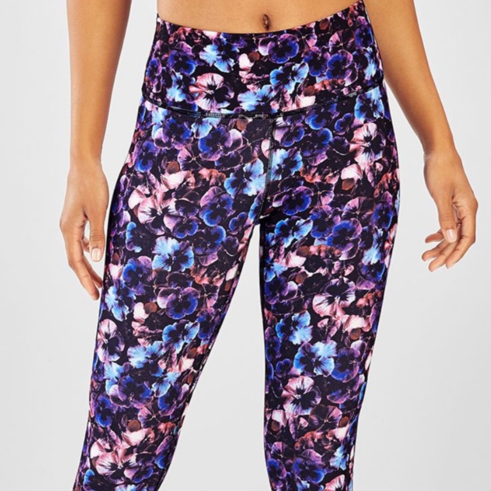 Fabletics Printed Powerhold Capris Legging S - image 1